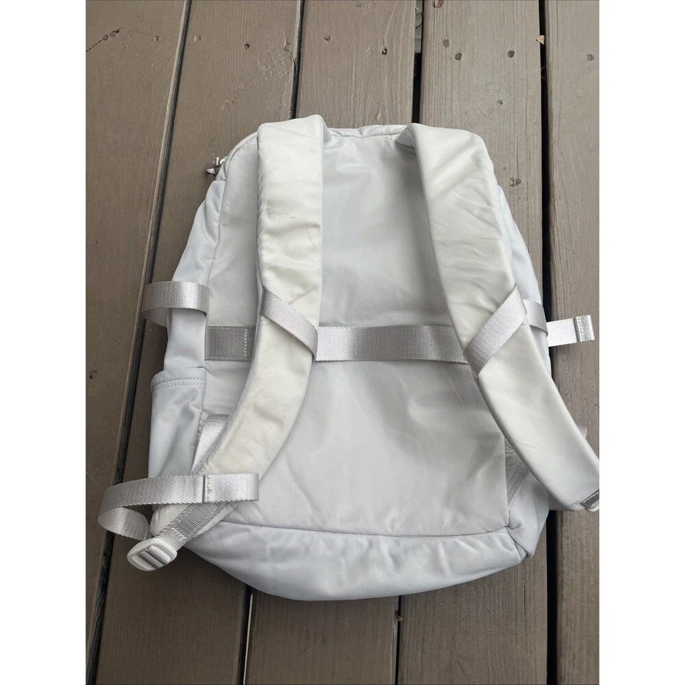 LULULEMON Fast Track Bag 2.0 10L Convertible Crossbody Backpack White Colored